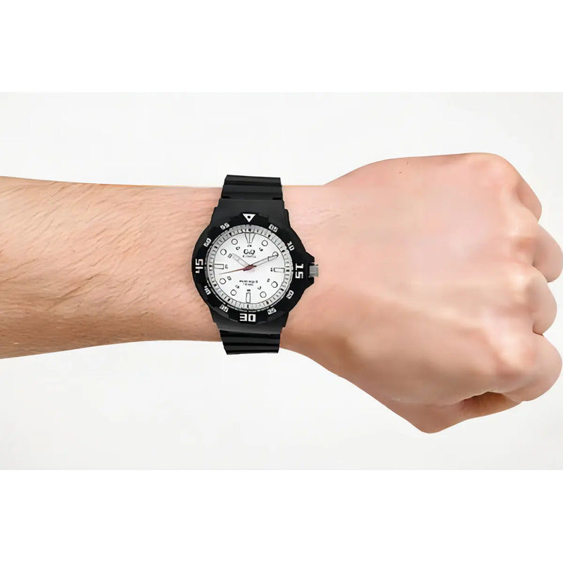 Reloj Q&q De Hombre Vr18j003y Casual By Citizen Negro Fondo Blanco Blanco