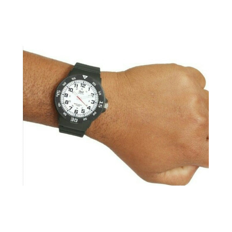 Reloj Q&q De Hombre Vr18j003y Casual By Citizen Negro Fondo Blanco Blanco