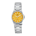 Reloj Qyq Dama Metal Con Calendario S22a005vy Plateado Amarillo